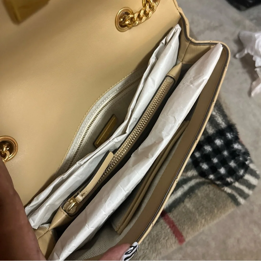 Tory Burch in the color desert dune 
Style Kira chevron convertible shoulder bag - Picture 9 of 12